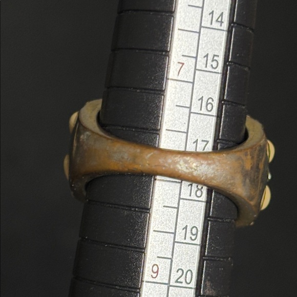 Elegant Gold and Black Floral Ring - Picture 5 of 8